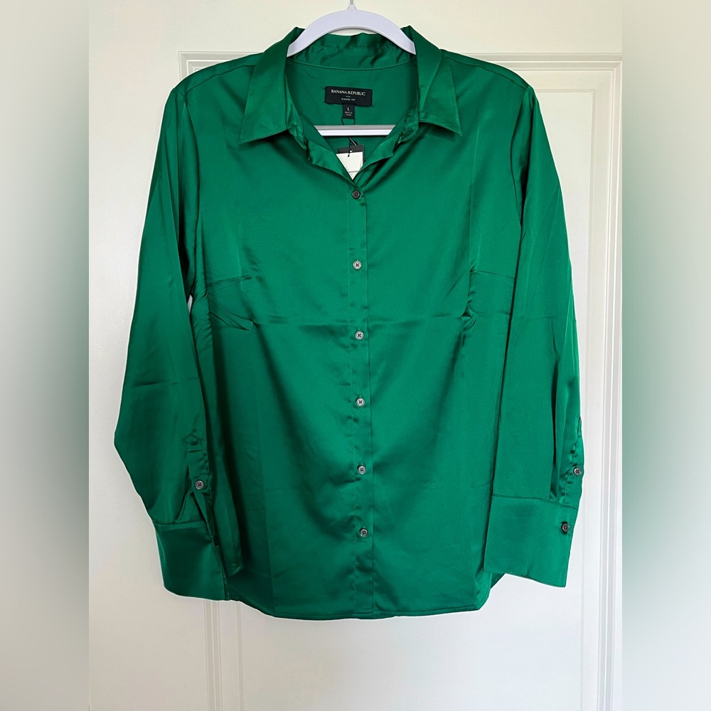 Banana Republic Classic Fit Satin Button Down Shirt